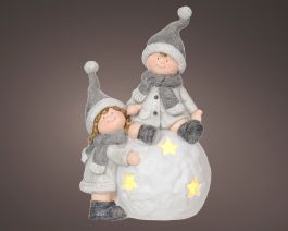 Figura božična fantek/punčka na senžni kepi led, 40,5 cm , Kaem.