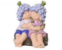 Figura vrtna punčka in fantek na hlodu 33 cm, Kaem.