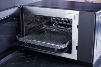 Mikrovalovna pečica Hisense H28SO1, 28 L, 3300 W, air fryer tehnologija, TFT zaslon